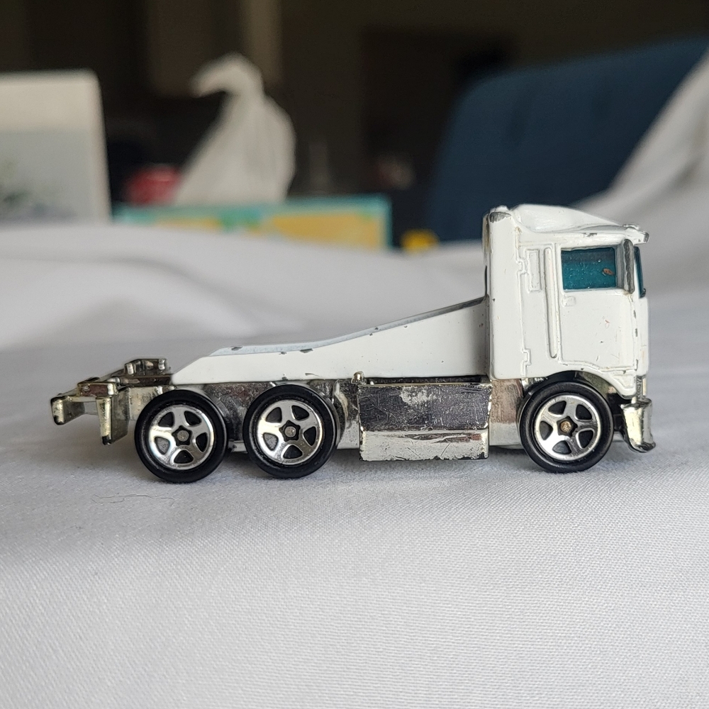 1991 Hot Wheels semi truck